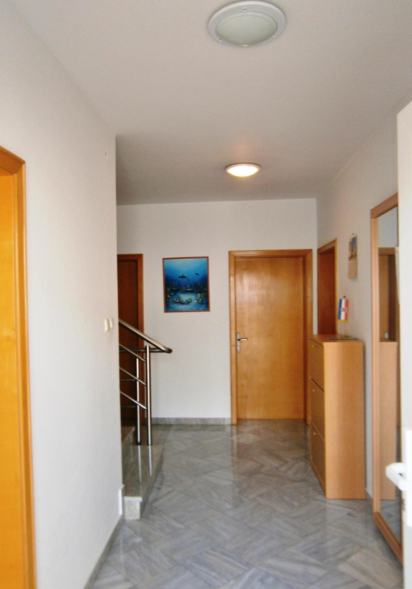 Sun House Apartments Bol Exterior photo