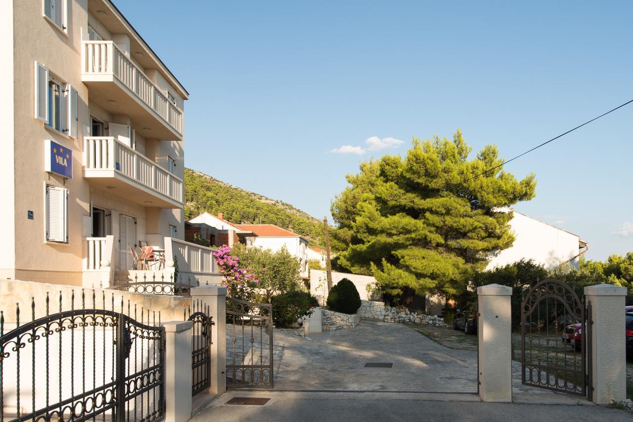 Sun House Apartments Bol Exterior photo
