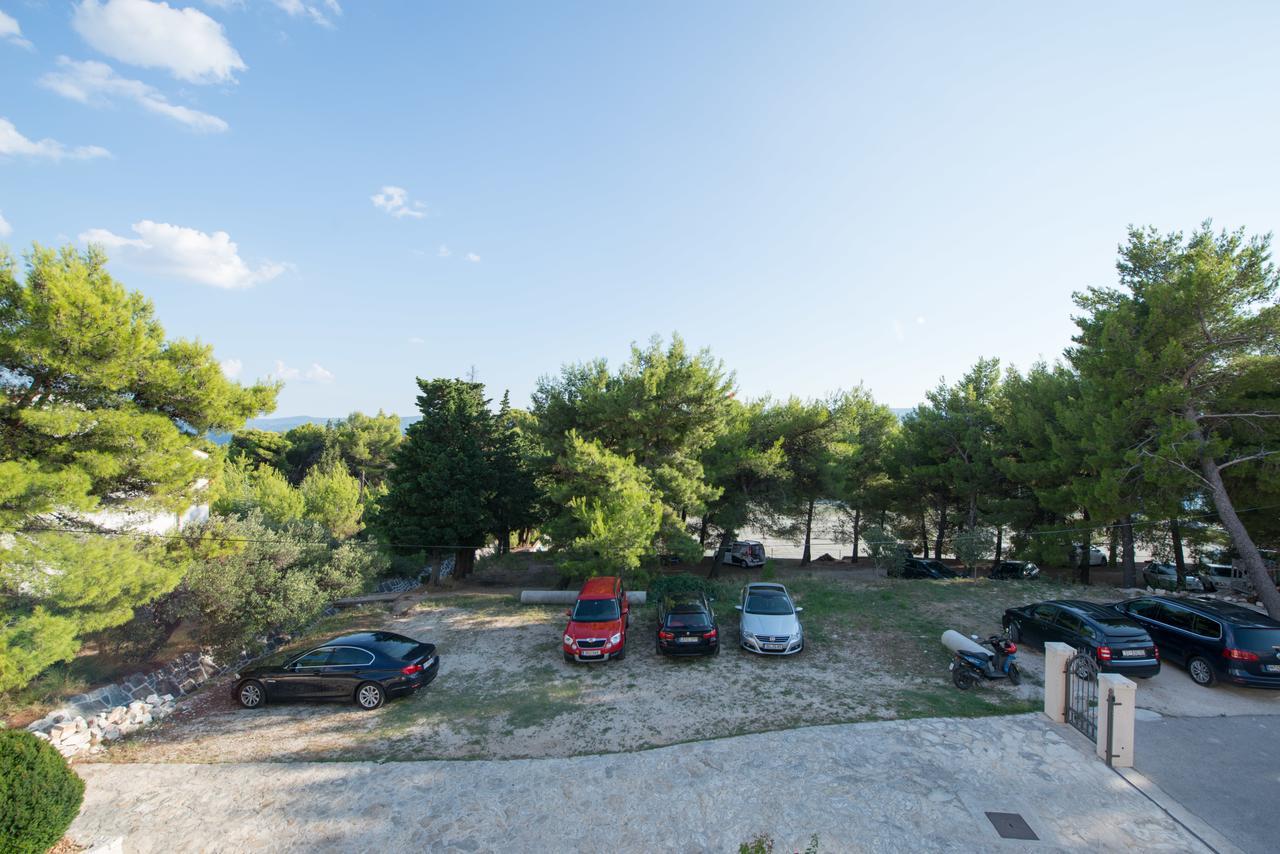 Sun House Apartments Bol Exterior photo