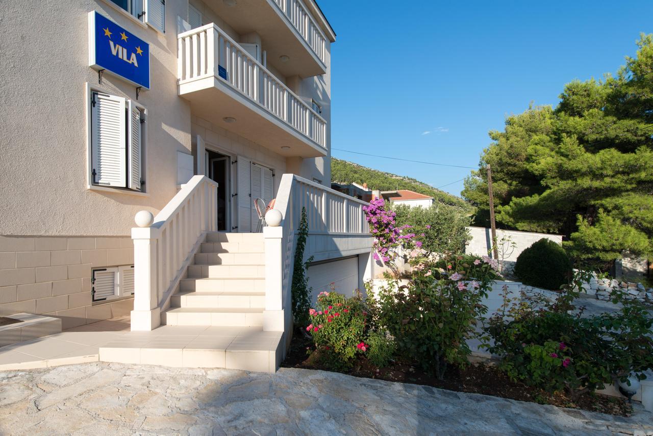 Sun House Apartments Bol Exterior photo