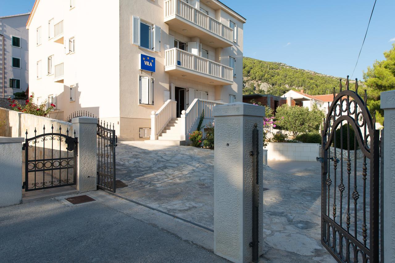 Sun House Apartments Bol Exterior photo
