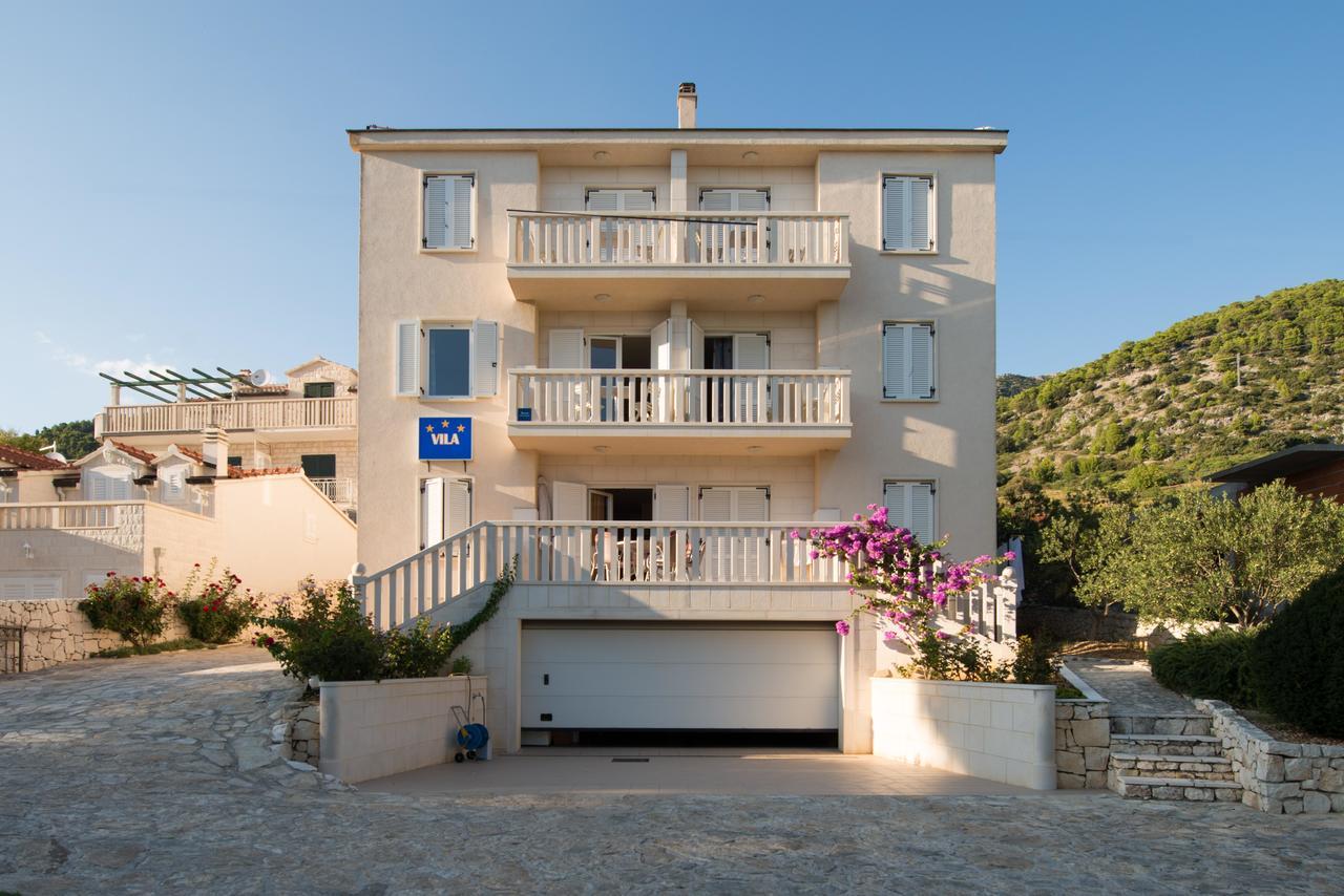 Sun House Apartments Bol Exterior photo
